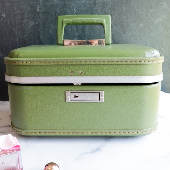 Vintage Other - VTG 1970s avocado green carrying case/luggage